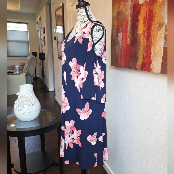 Connected Apparel Cold Shoulder Navy Dress with Pink Floral Design Size 16 - Picture 4 of 9